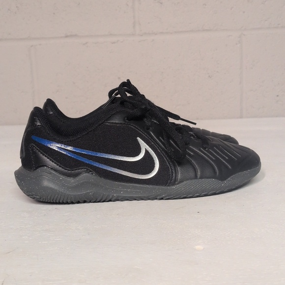 Nike Kids' Tiempo Legend 10 Club Indoor Soccer Shoes 2Y like new - Picture 3 of 7